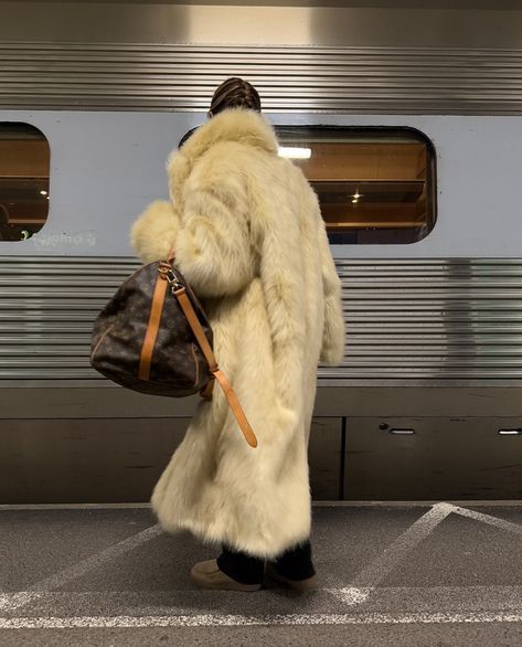 the Zenny | custom white fox fur & hat matching set | size S-M