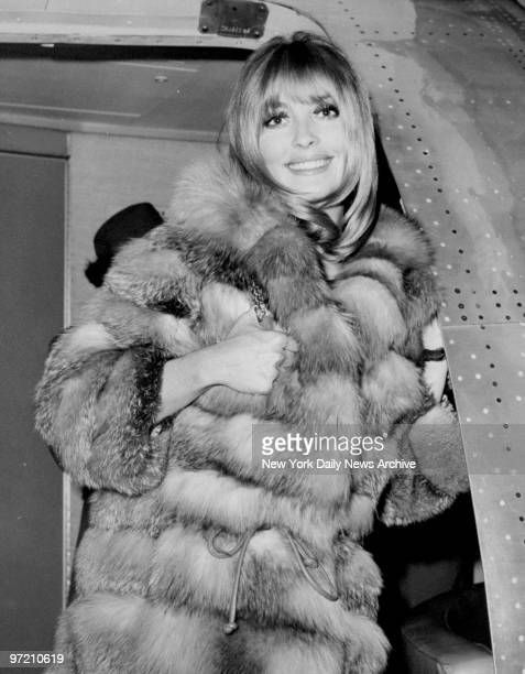70s sharon tate fur | size S