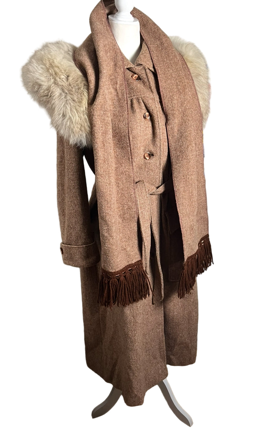 the ski chalet set| 70s full-length coat & scarf| size M-L