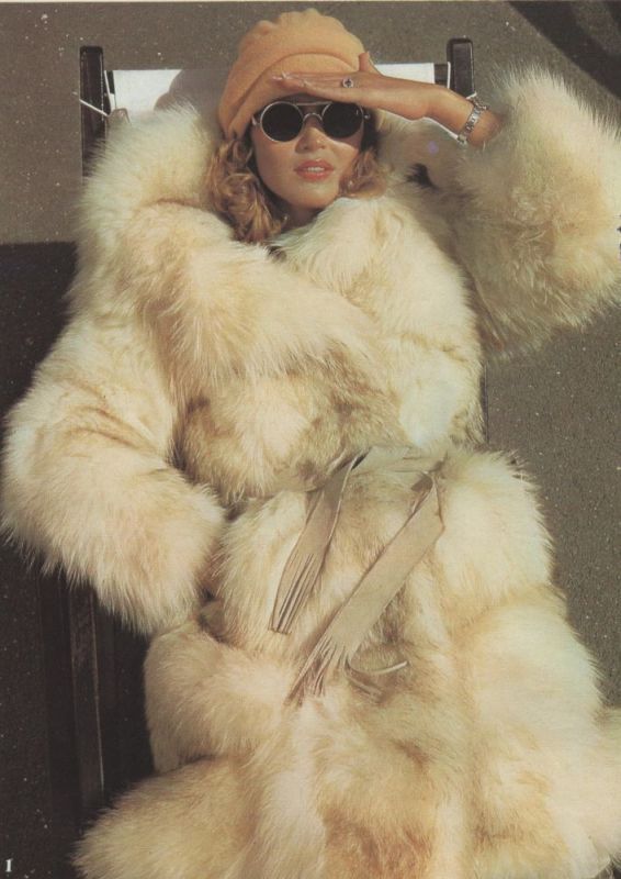 70s sharon tate fur | size S